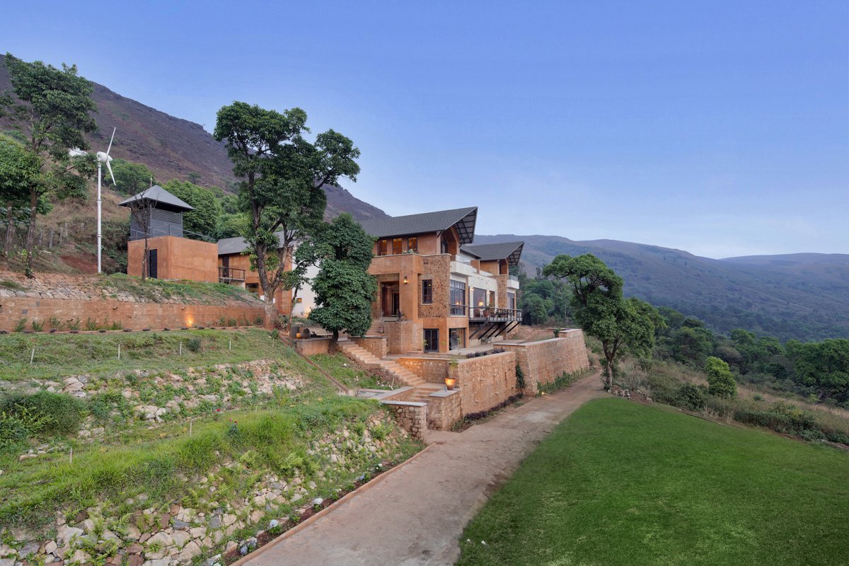 Stay at a 4 Bedroom Luxury Villa in Chikmagalur – Varenya.life